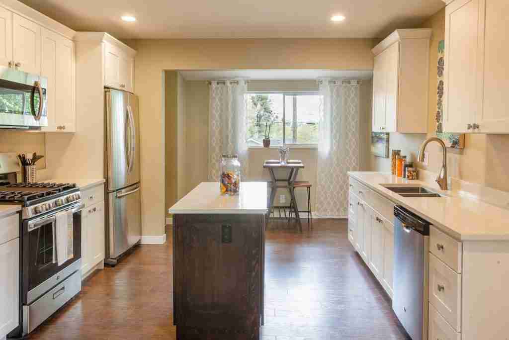 Custom kitchen cabinetry by Holz Industries, Kelowna